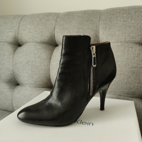 Calvin Klein boots - Picture 1 of 11